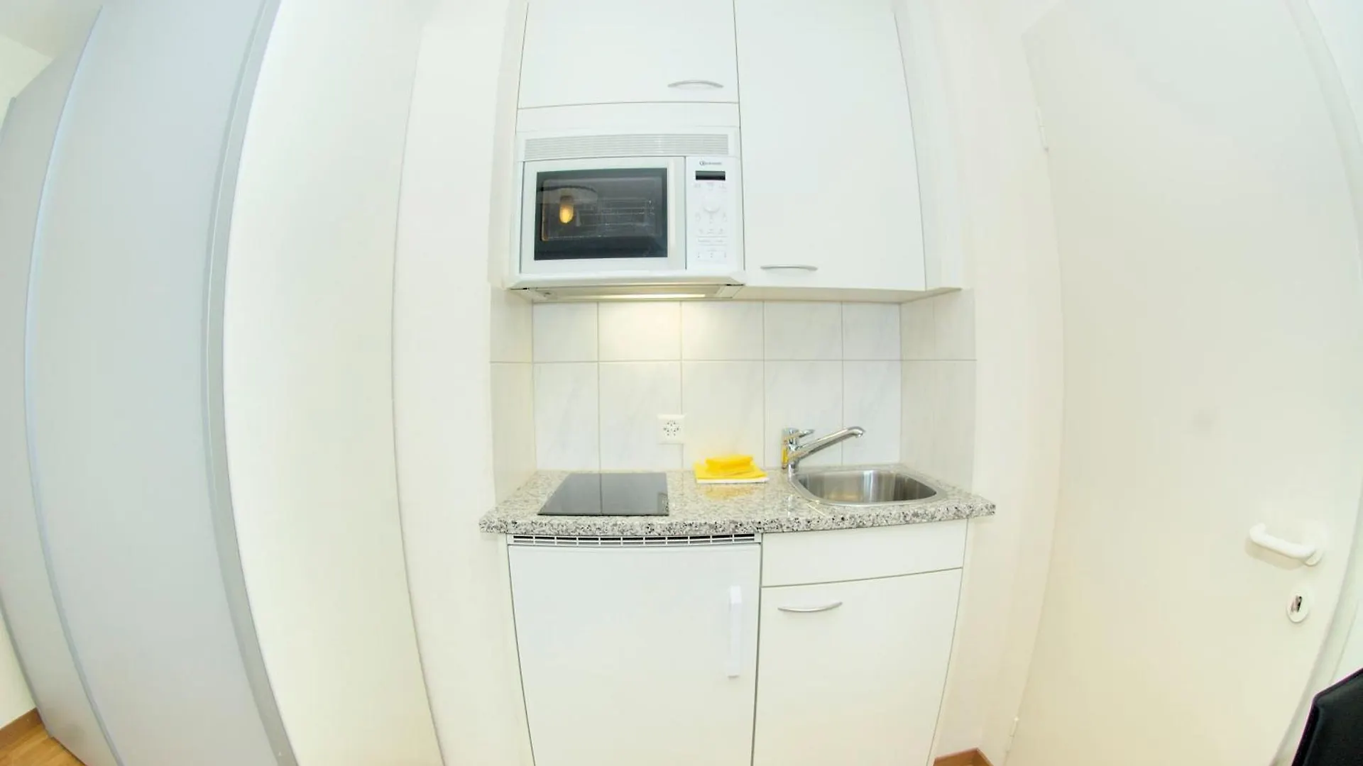 Lovely Studio In The Center - Crown 44 Zurich Apartment